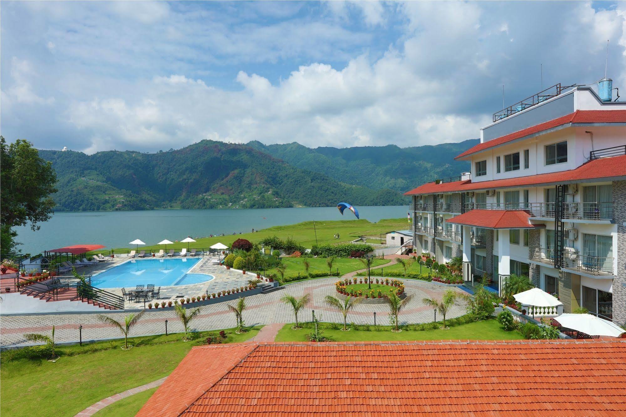Waterfront Resort By Kgh Group Pokhara Bagian luar foto
